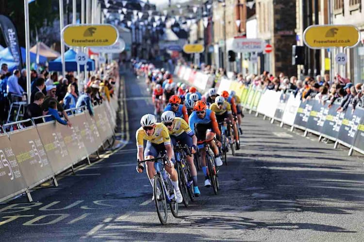 Pedal Hard, Race Strong – Freewheel Cyclocross Dominates the Track