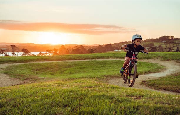  Conquer the Mud, Master the Ride!